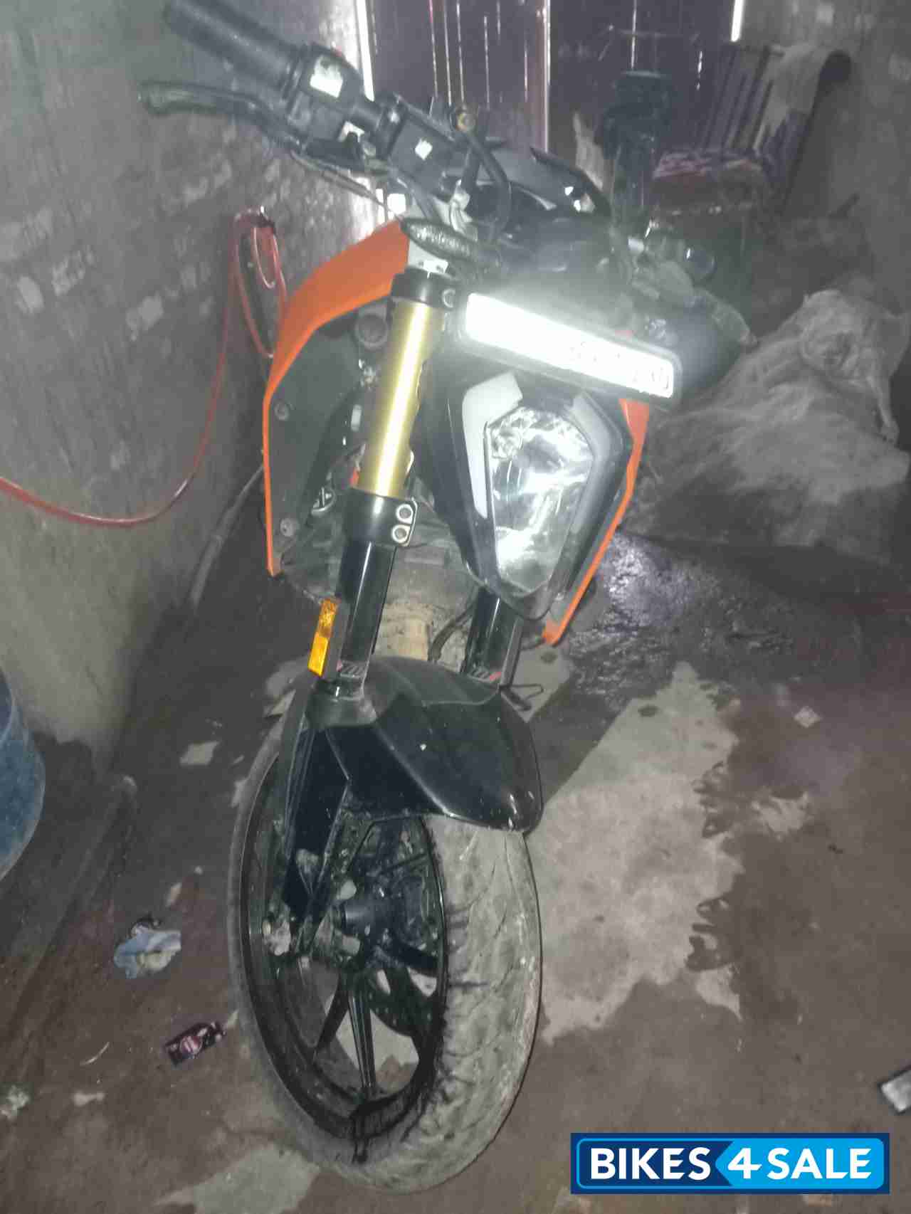 Orange KTM Duke 125 2020
