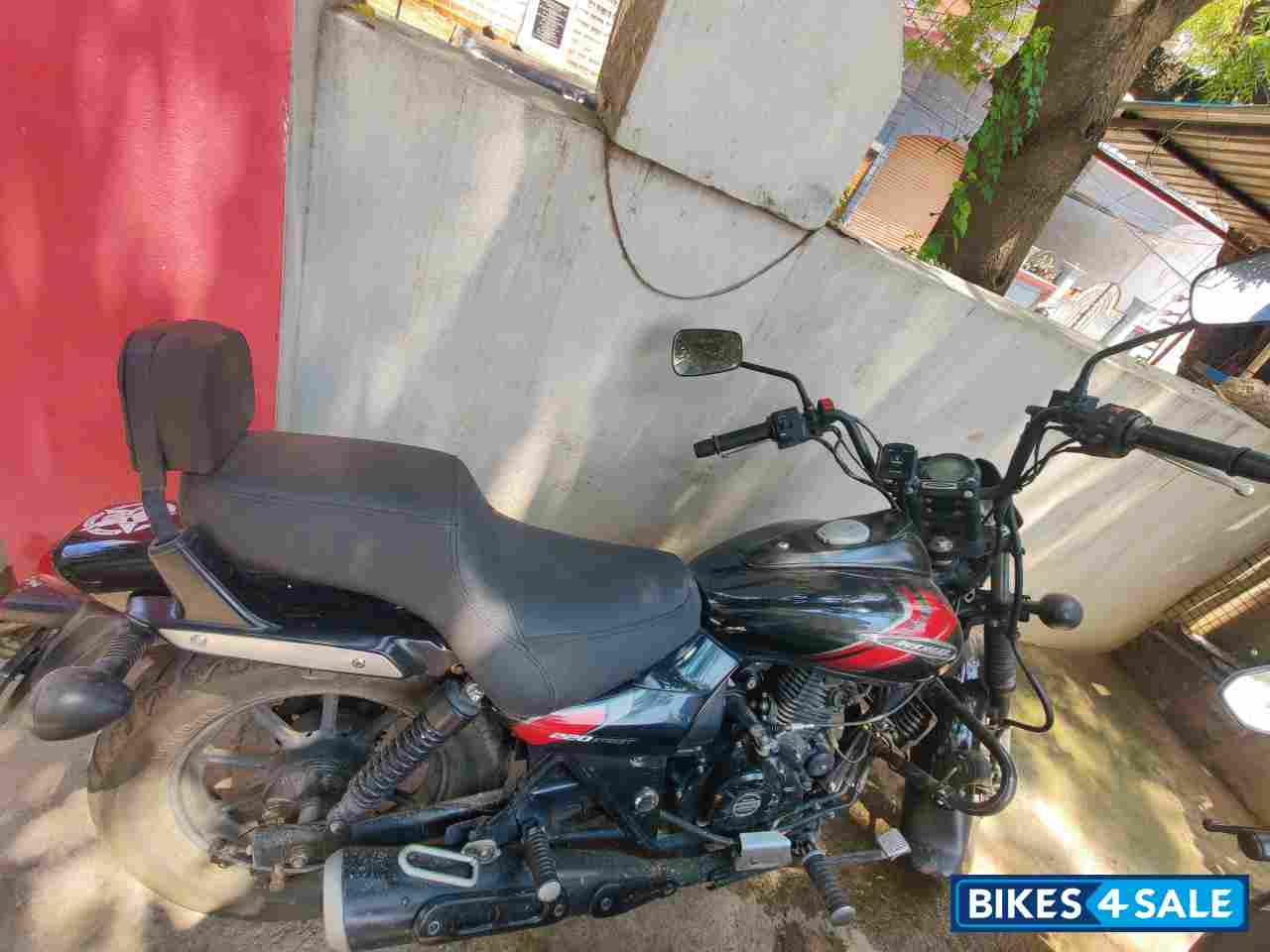 Matte Black Bajaj Avenger Street 220
