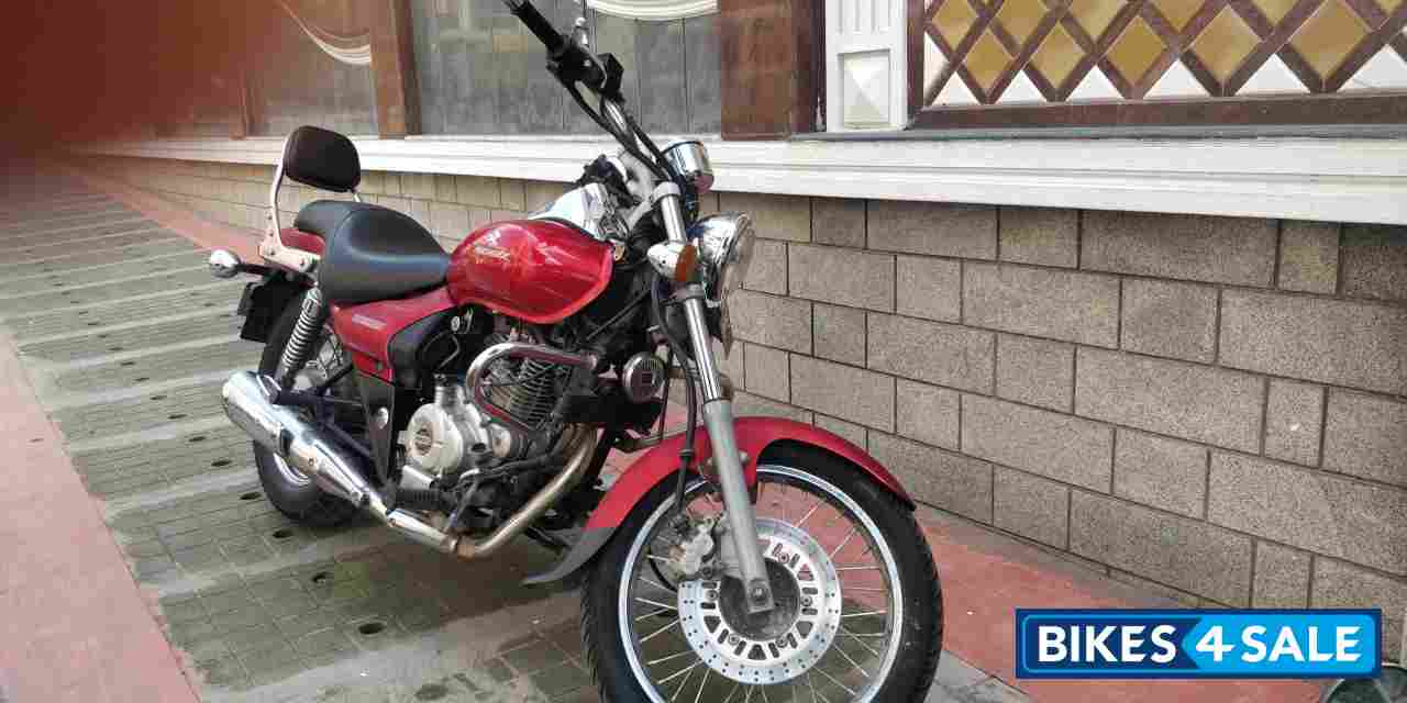 Bajaj Avenger 220 DTS-i