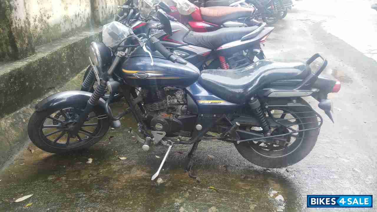 Blue Bajaj Avenger Street 150