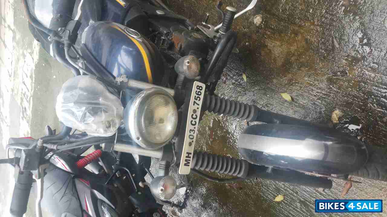 Blue Bajaj Avenger Street 150