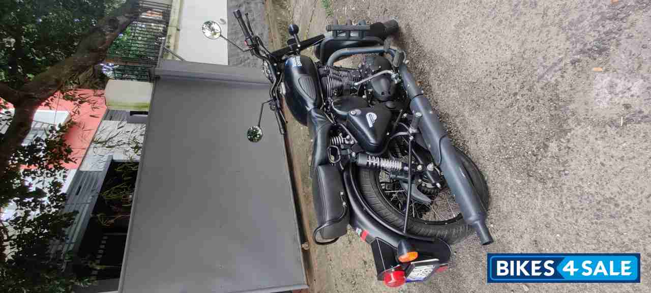 Royal Enfield Classic Stealth Black Royal Enfield Classic Stealth Black