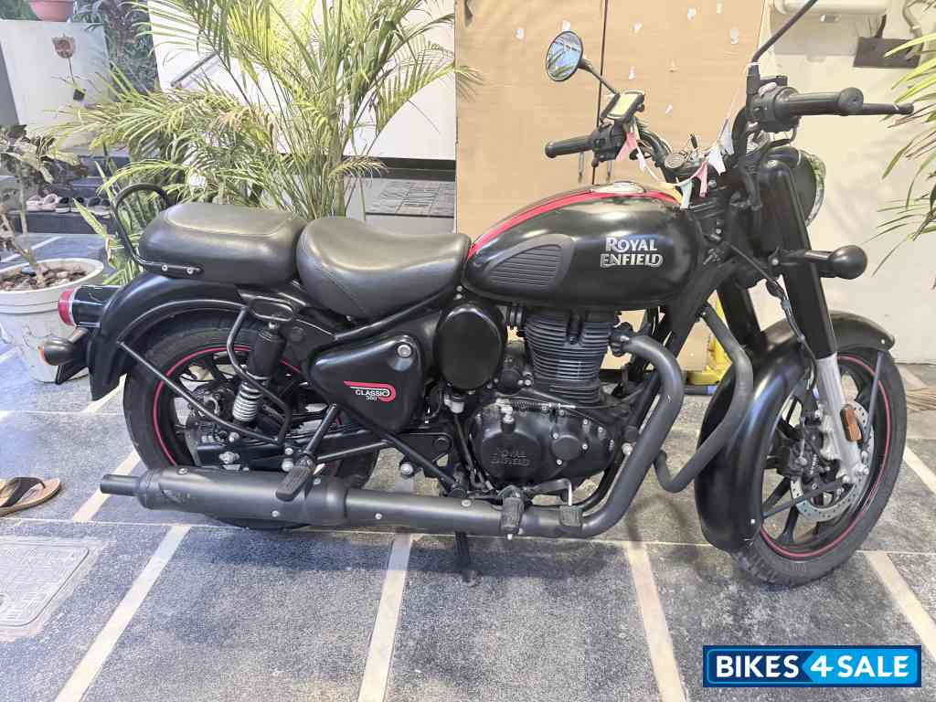 Black Royal Enfield Classic 350