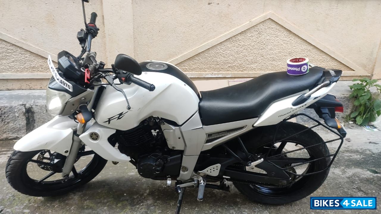 White Yamaha FZ16
