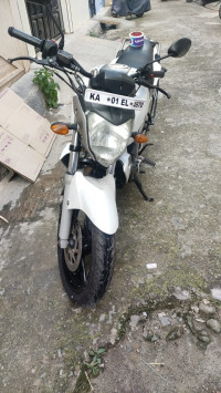 White Yamaha FZ16