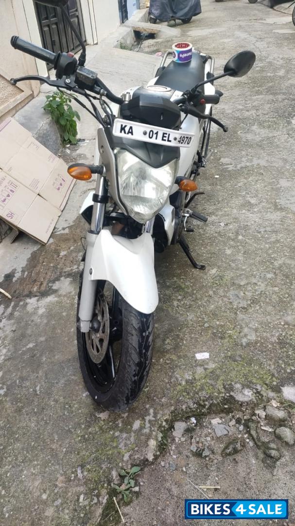 White Yamaha FZ16