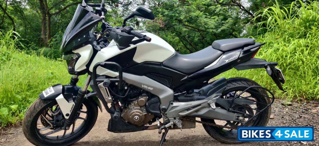 Moon White Bajaj Dominar 400