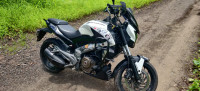 Moon White Bajaj Dominar 400