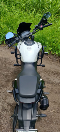 Moon White Bajaj Dominar 400