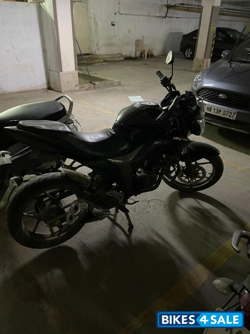 Black Suzuki Gixxer 150