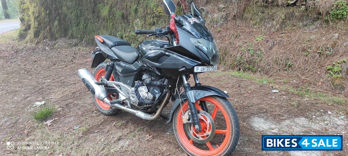 Met Black Bajaj Pulsar 220 DTSi