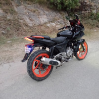 Met Black Bajaj Pulsar 220 DTSi