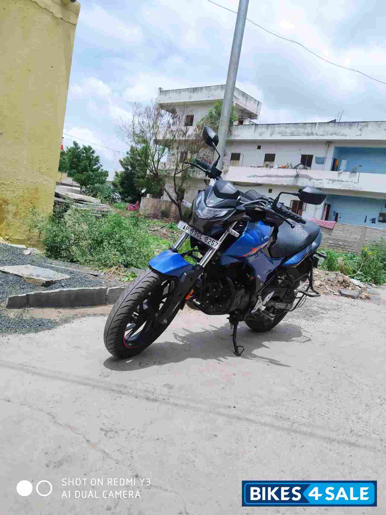 Blue And Black Hero Xtreme 160R BS6
