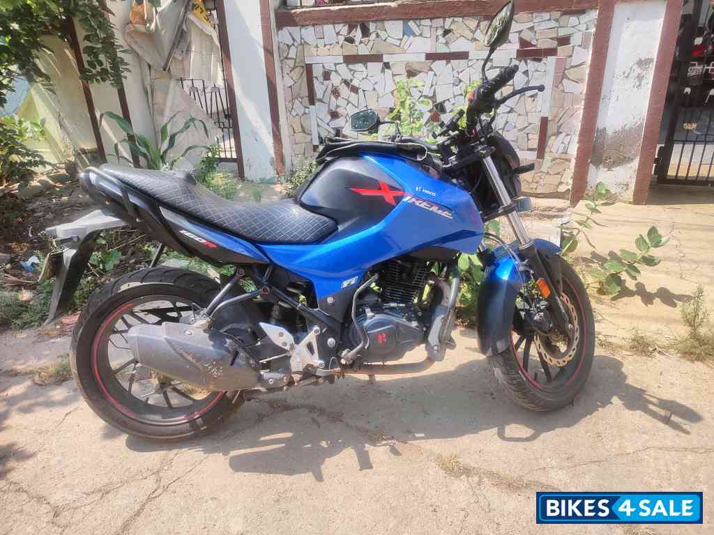 Blue And Black Hero Xtreme 160R BS6