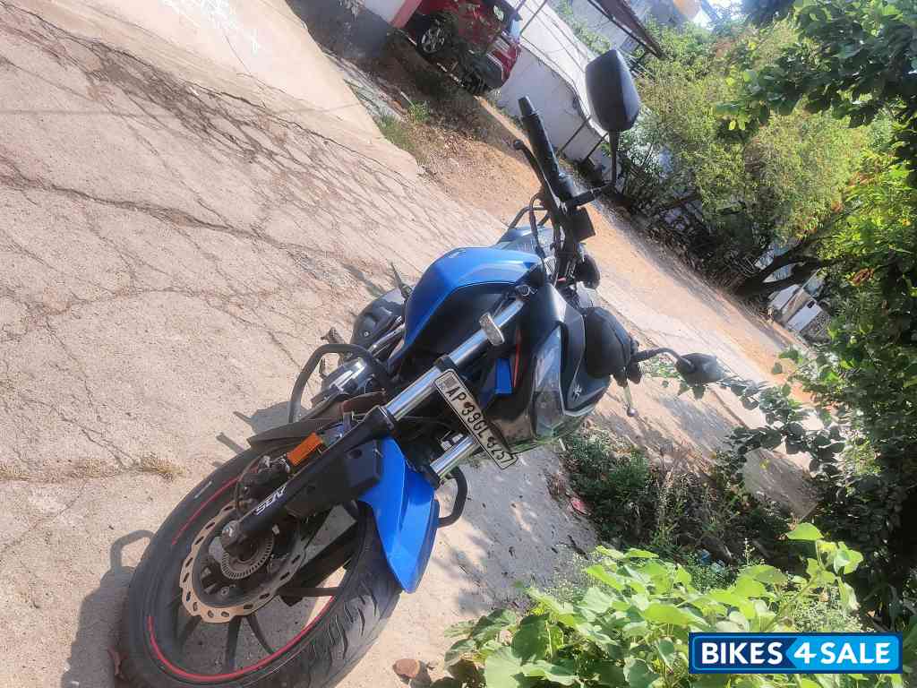 Blue And Black Hero Xtreme 160R BS6