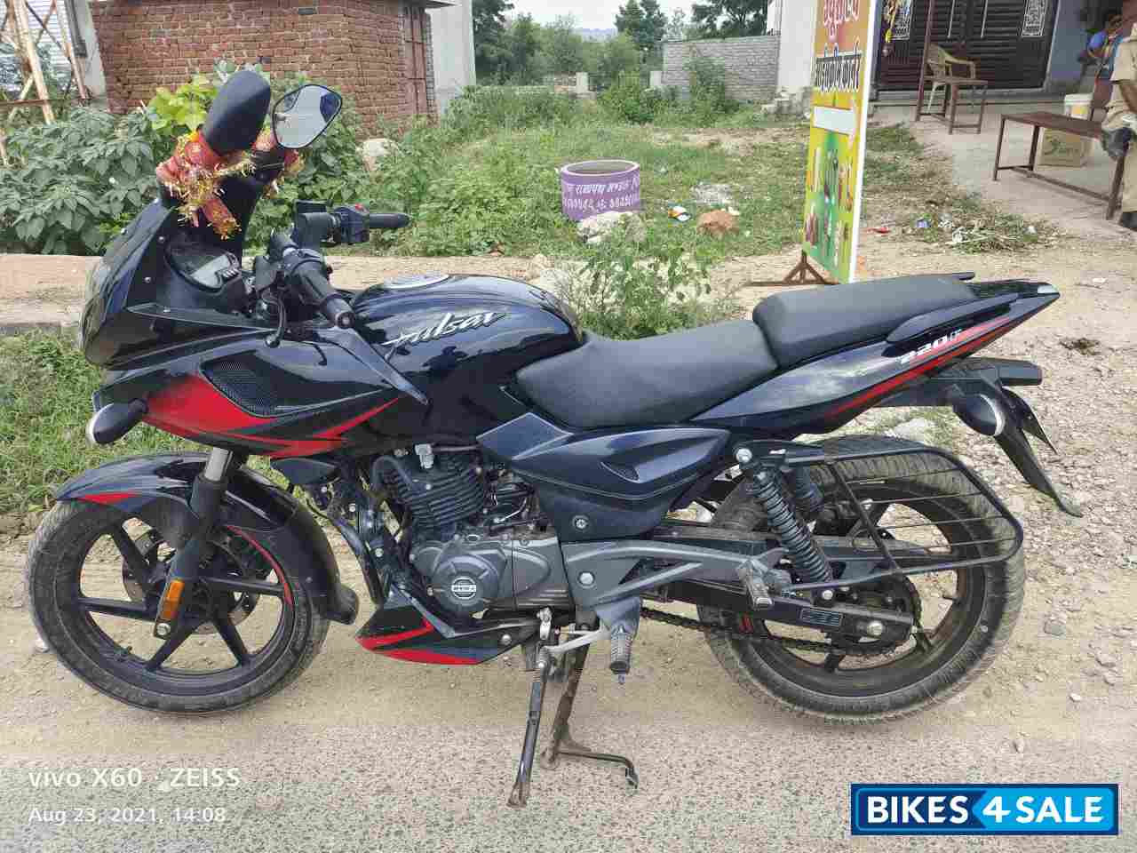 Bajaj Pulsar 220F