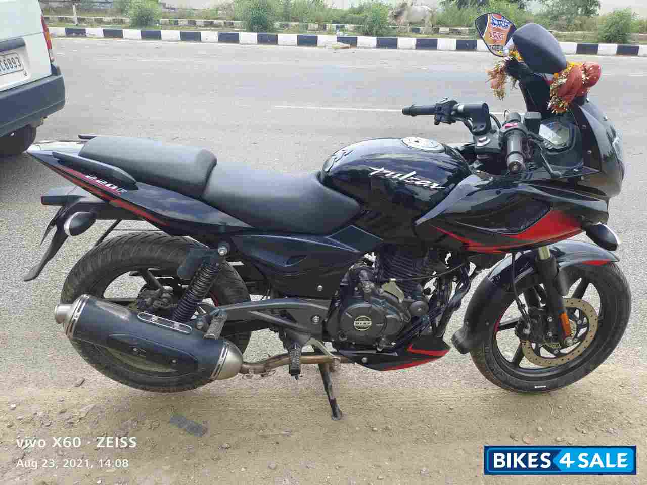 Bajaj Pulsar 220F