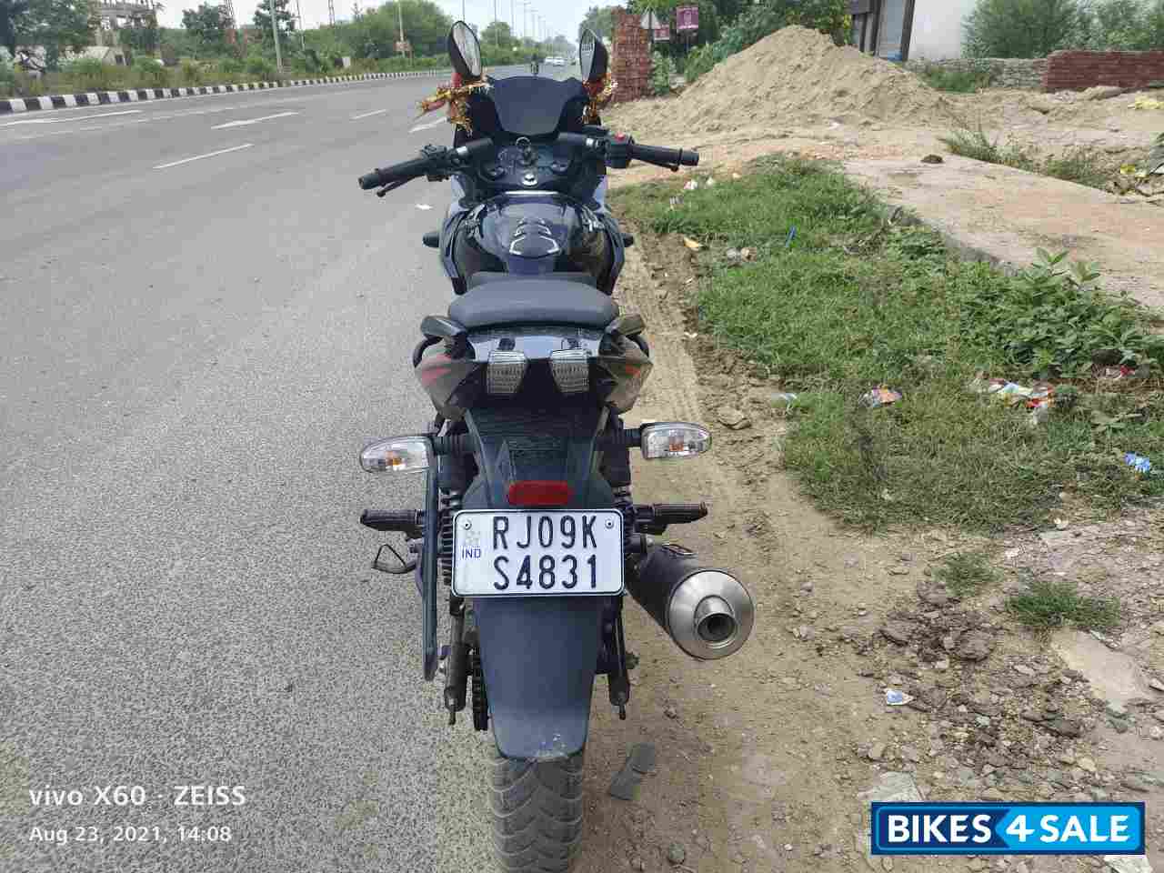 Bajaj Pulsar 220F
