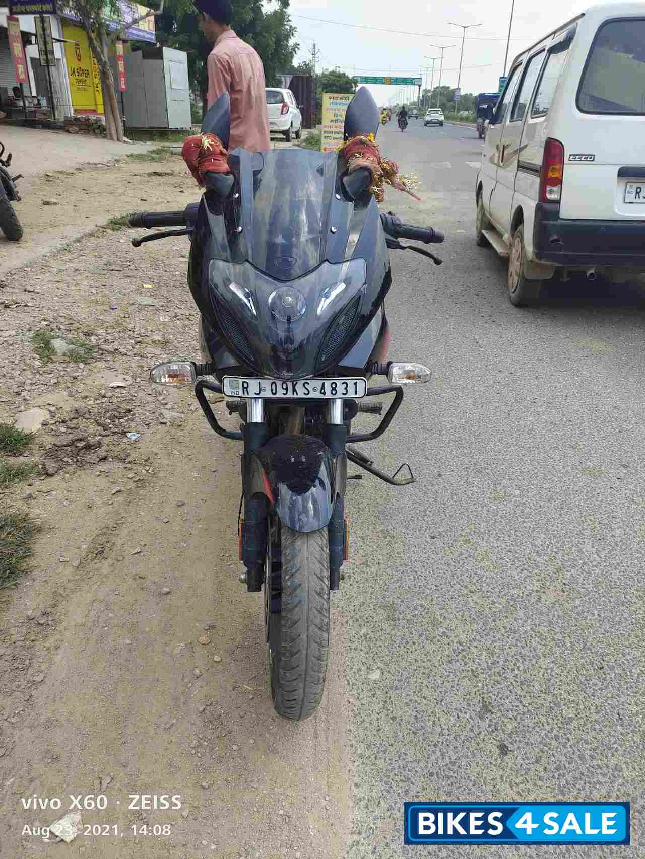 Bajaj Pulsar 220F