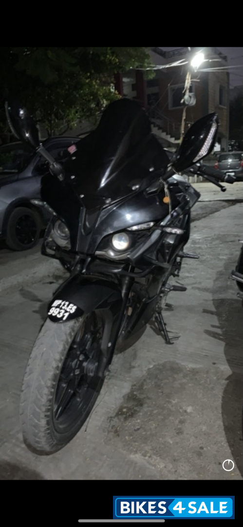 Black Bajaj Pulsar RS 200