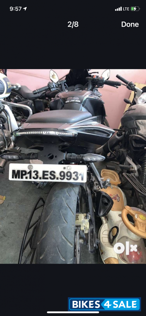 Black Bajaj Pulsar RS 200