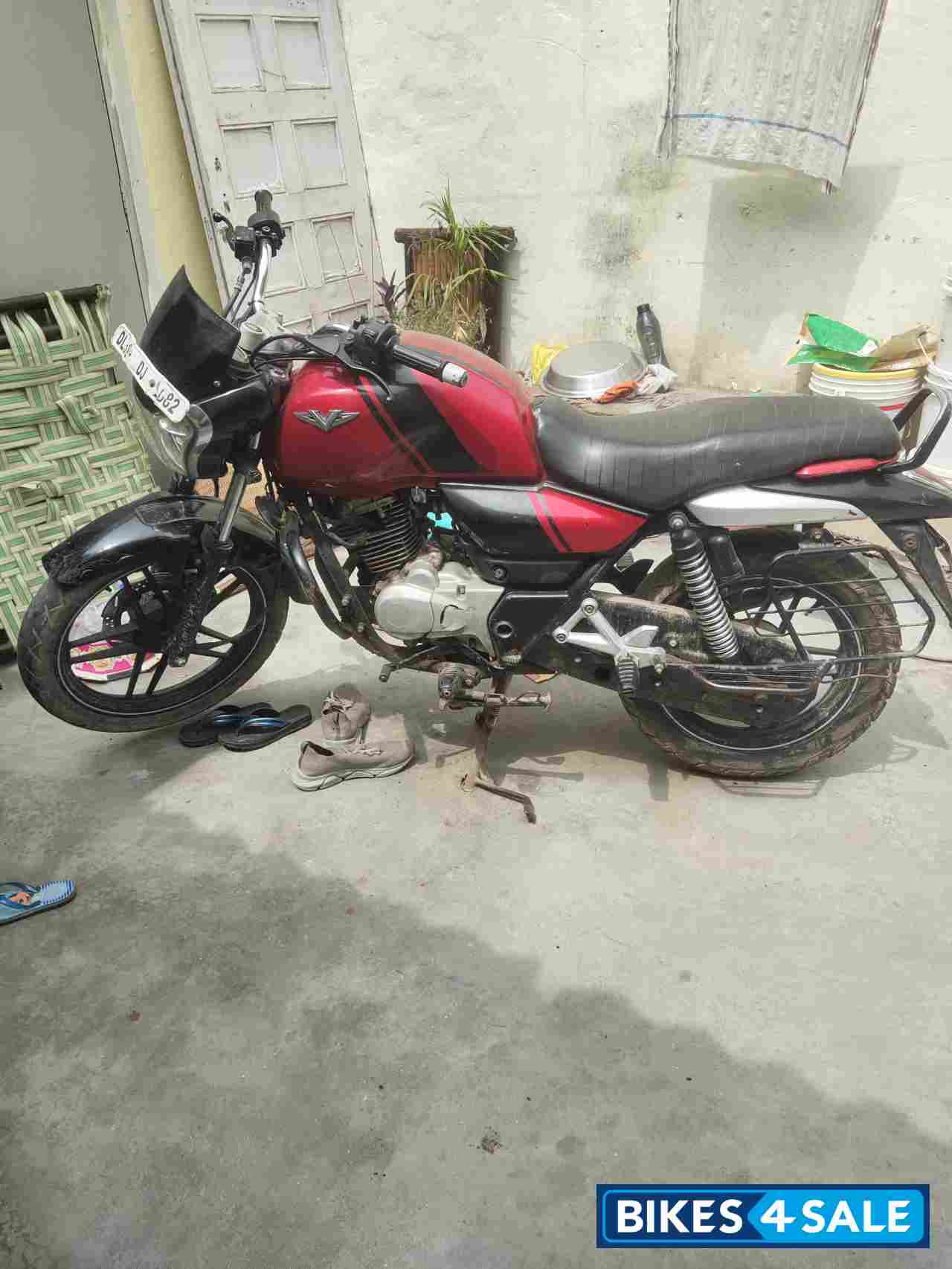 Bajaj V15