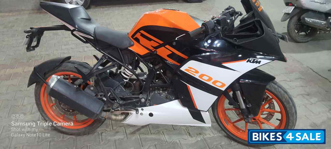 Black White KTM RC 125
