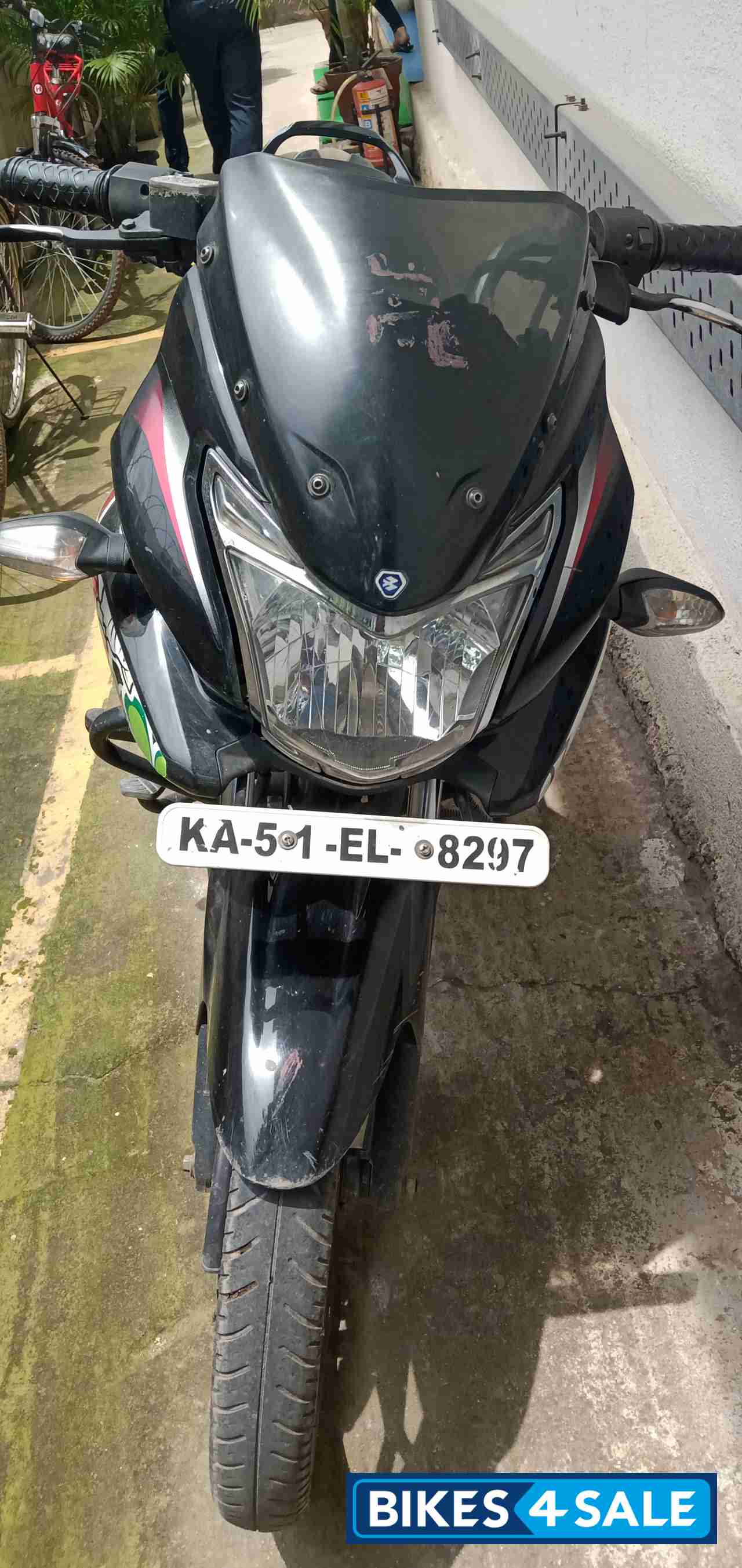 Black Bajaj Discover 150 F