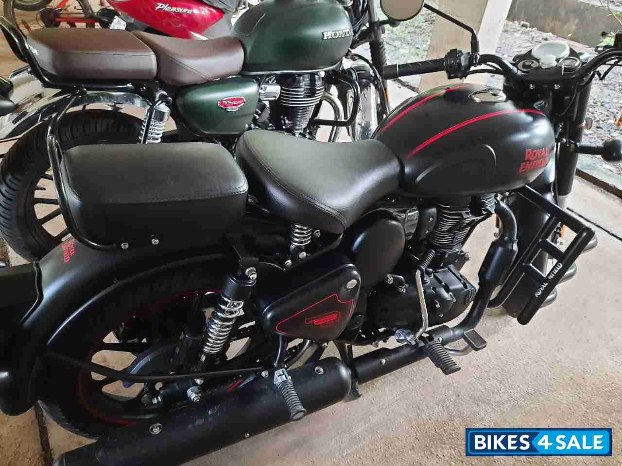 Black Royal Enfield Classic Stealth Black