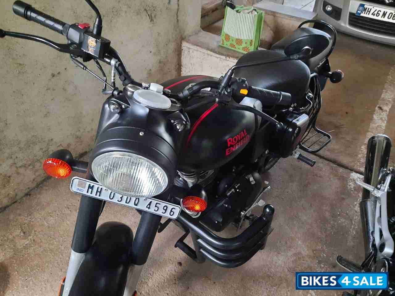 Black Royal Enfield Classic Stealth Black