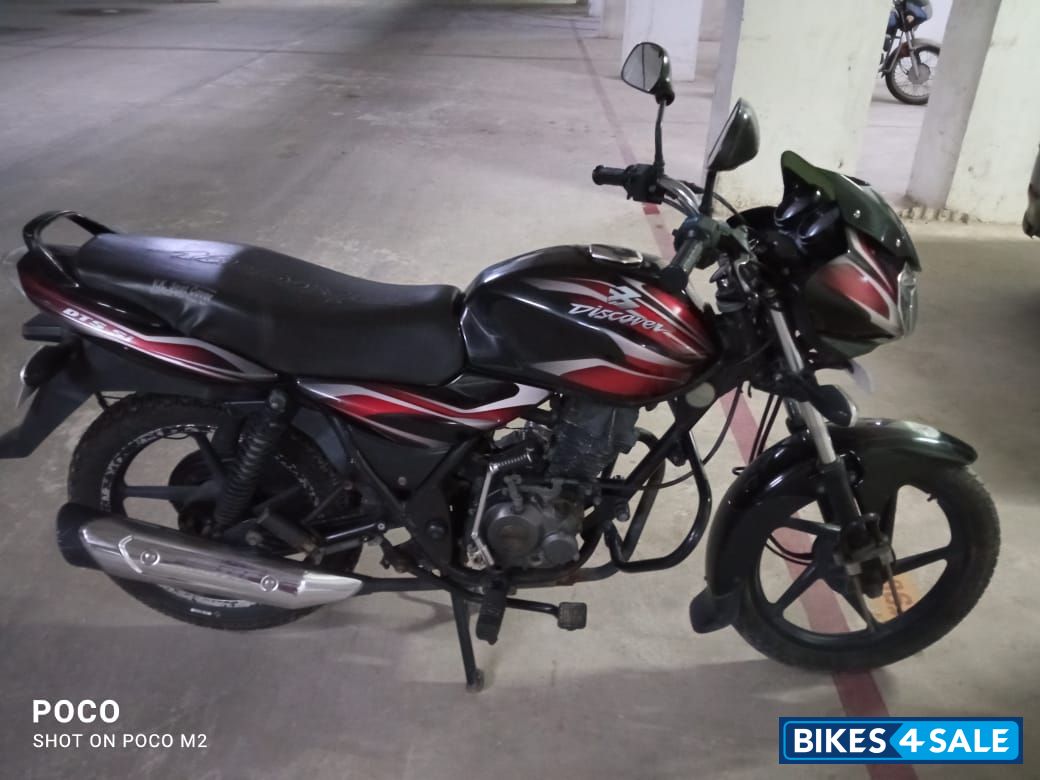Red Bajaj Discover 100 DTS-Si