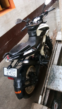 White Bajaj Pulsar 200 NS