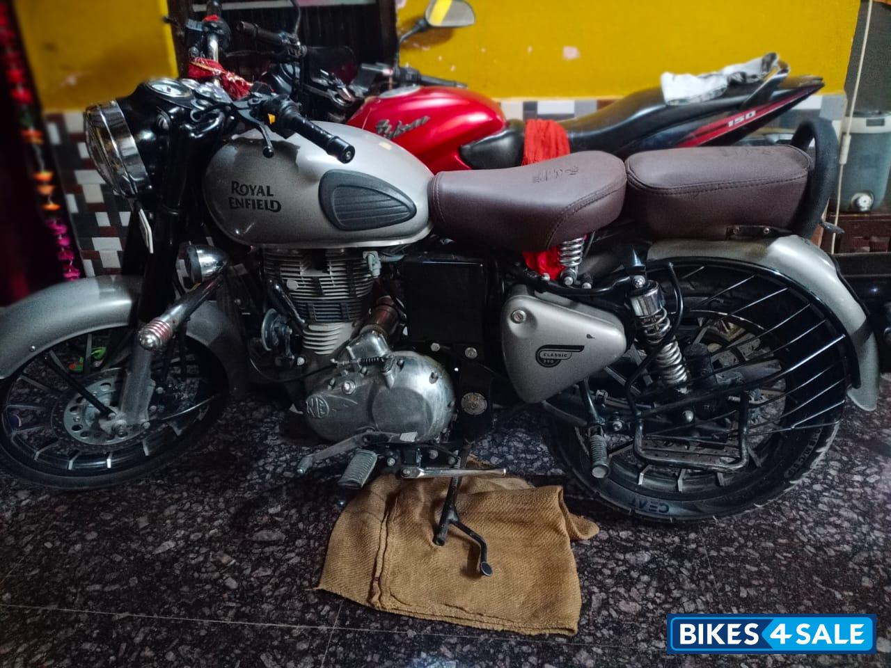 Gun Metal Grey Royal Enfield Classic 350 Gun Metal Grey Royal Enfield Classic 350