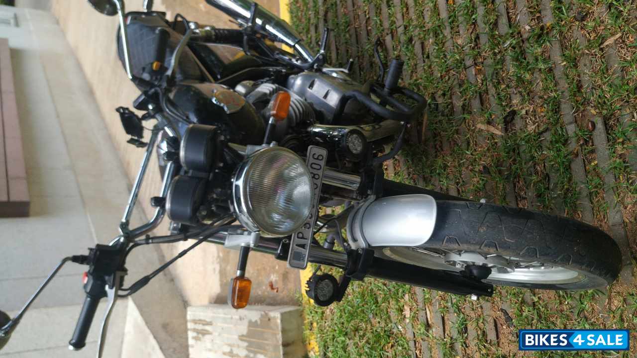 Black Royal Enfield Interceptor 650 Twin