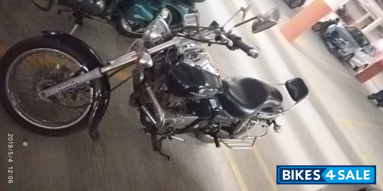 Bajaj Avenger 200 DTS-i