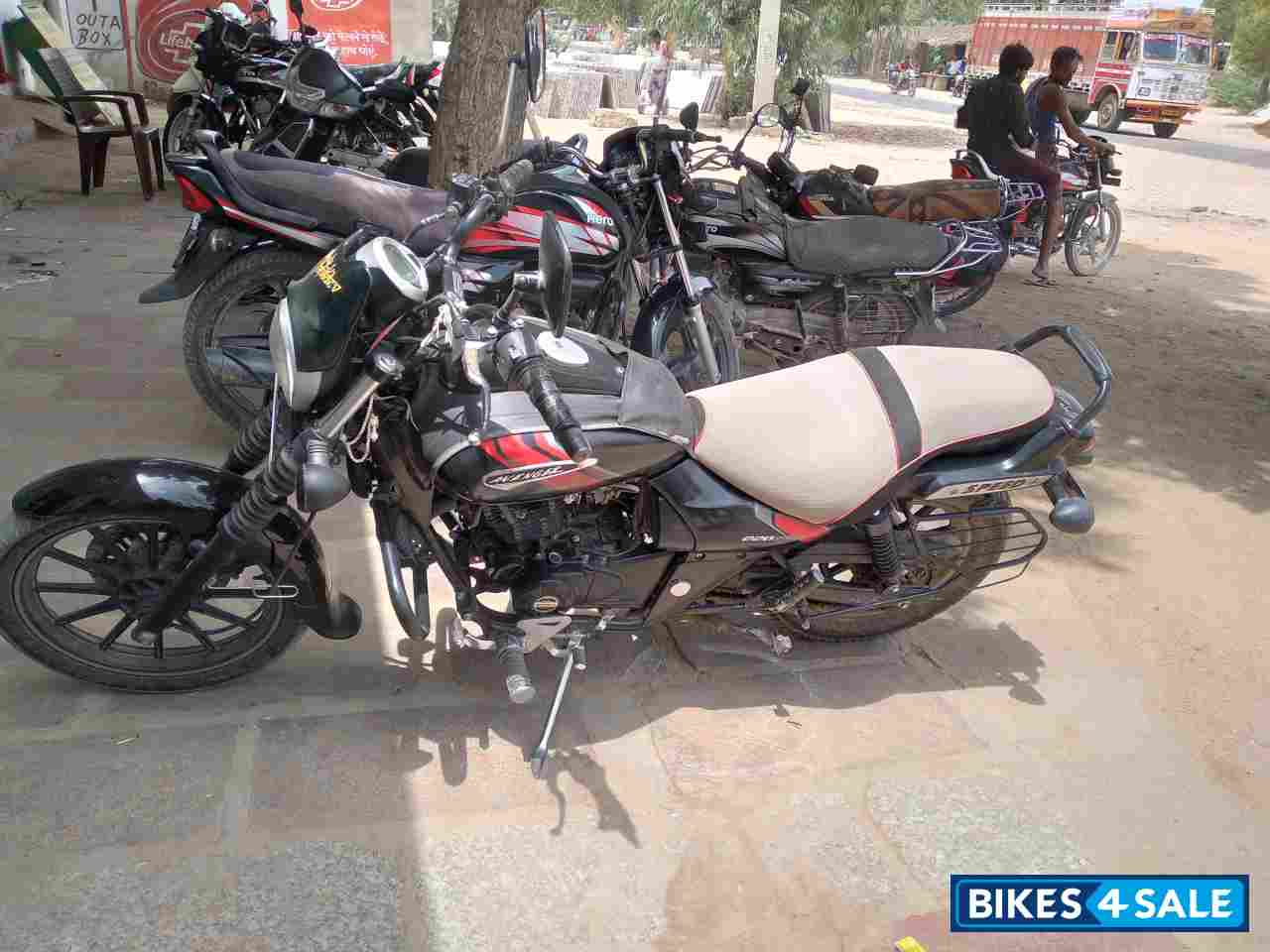 Bajaj Avenger Street 220