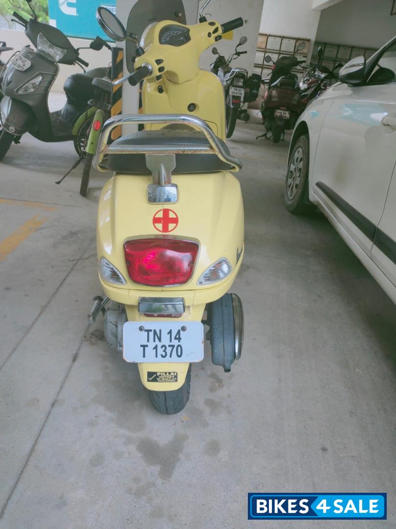 Vespa Elegante 150 BS6