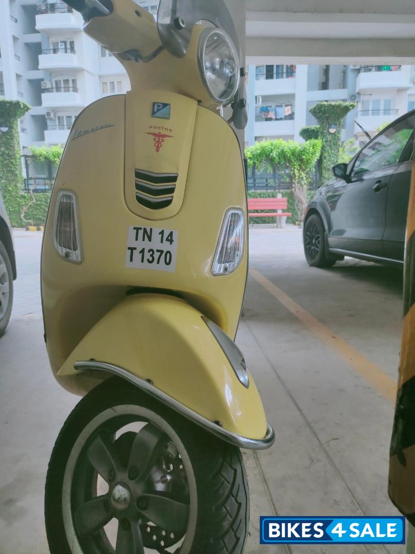 Vespa Elegante 150 BS6