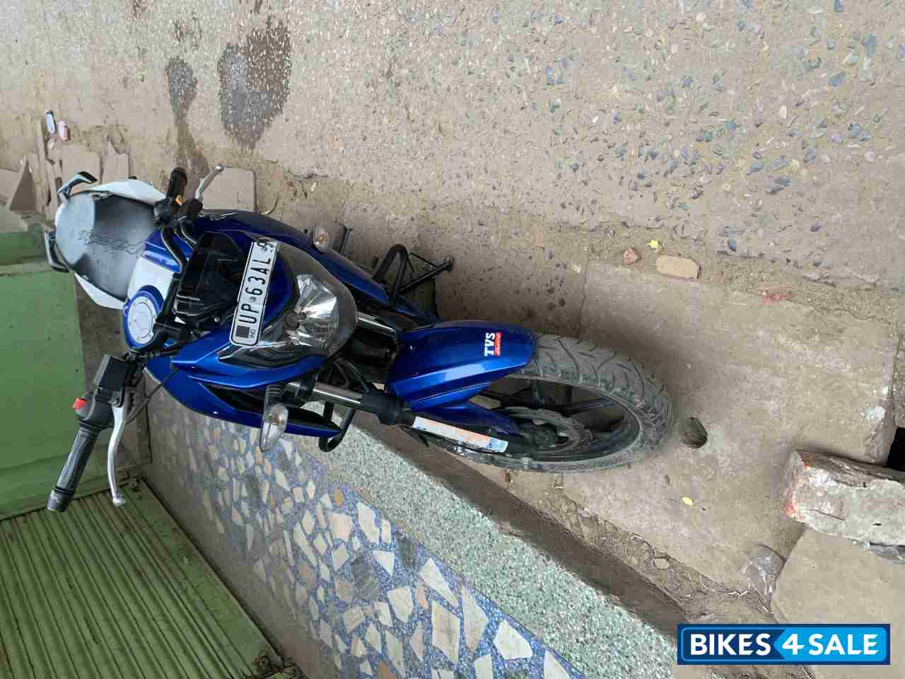 Blue TVS Apache RTR 160 4V