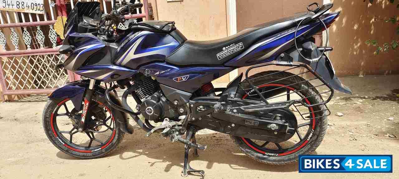 Blue Bajaj Discover 150 F