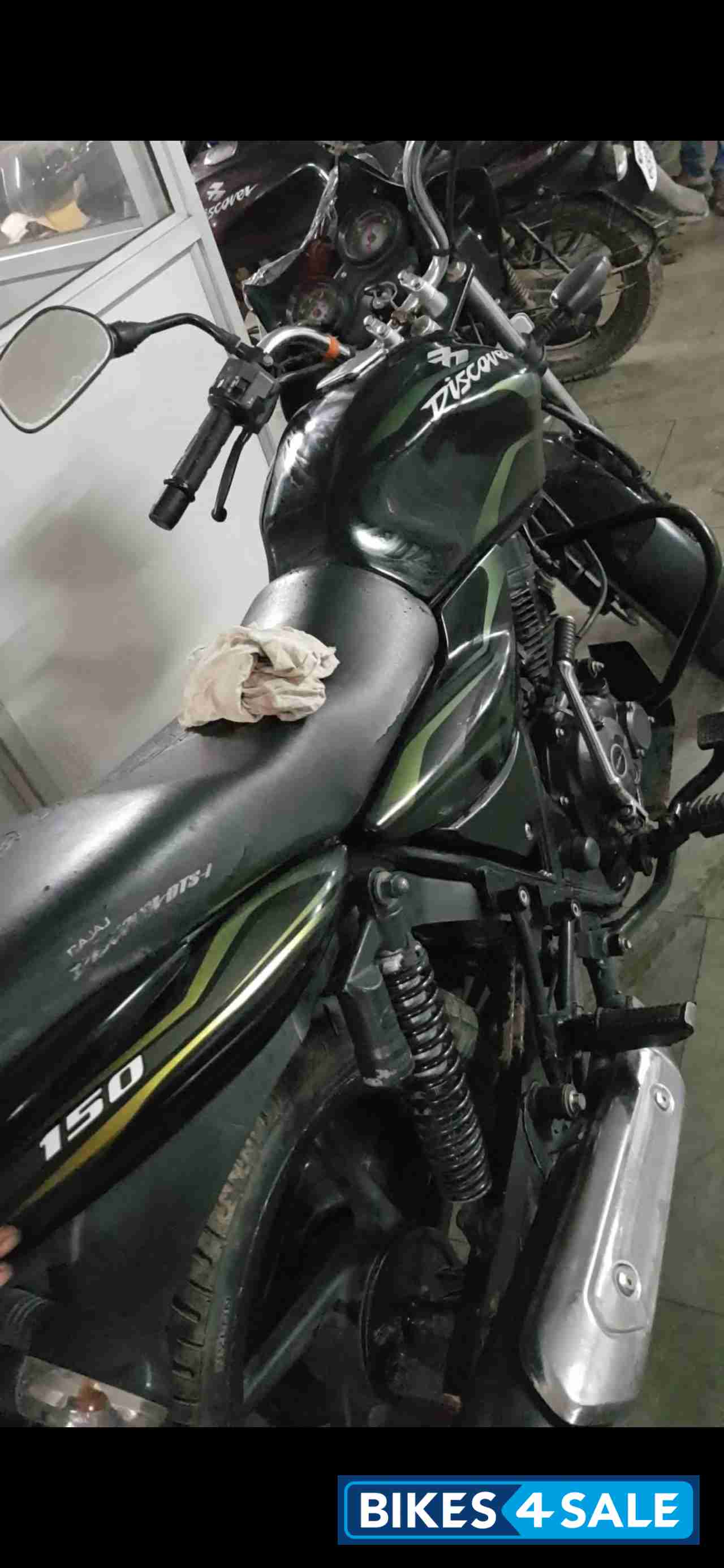 Black And Dark Bottle Green Bajaj Discover DTSi 150