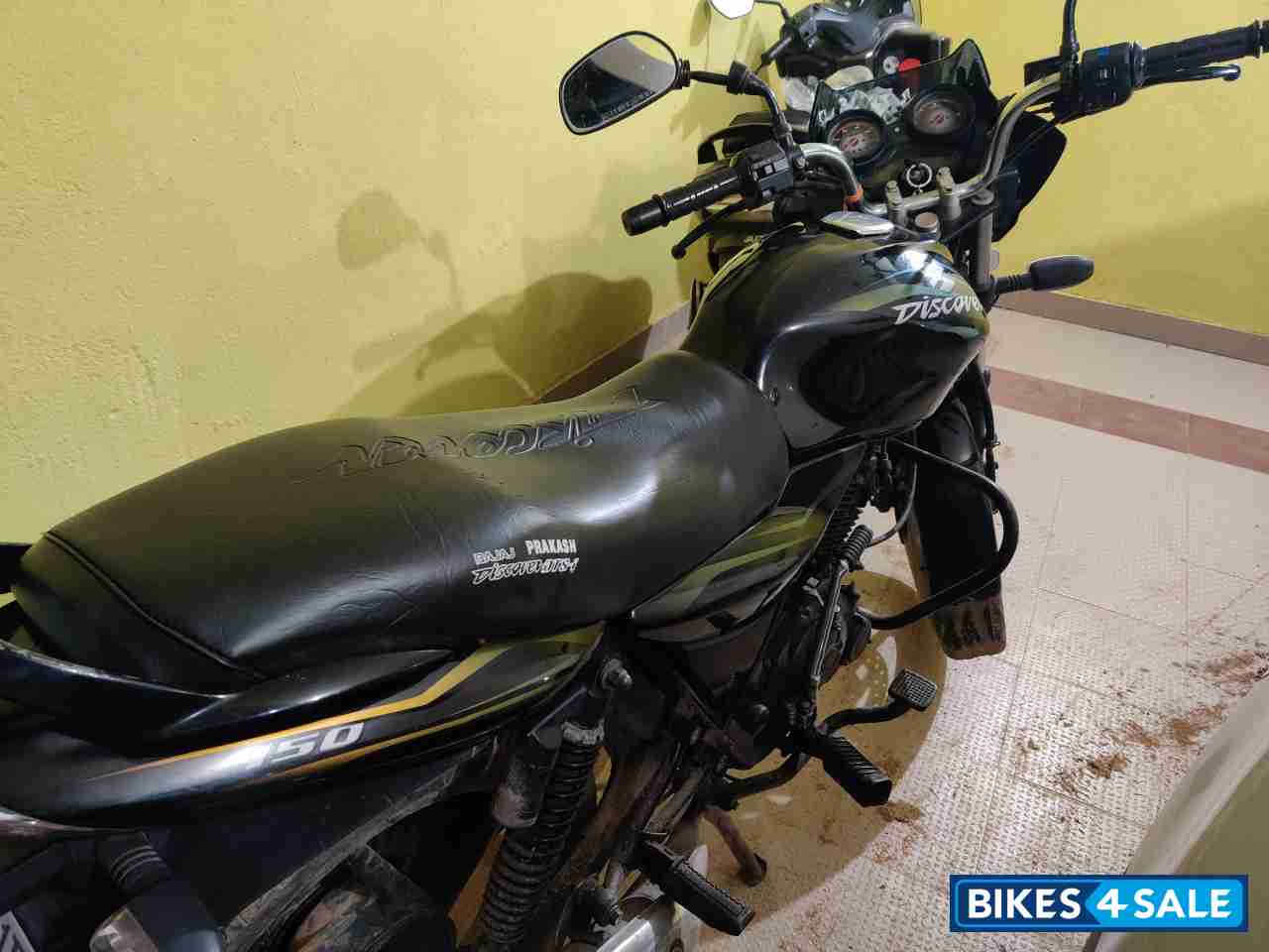Black And Dark Bottle Green Bajaj Discover DTSi 150