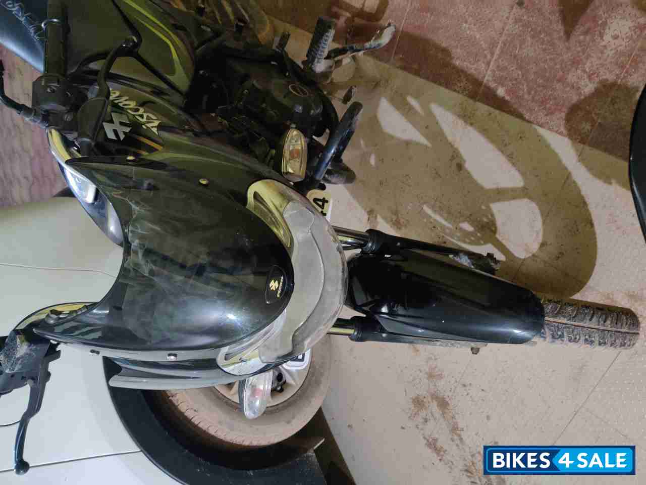 Black And Dark Bottle Green Bajaj Discover DTSi 150