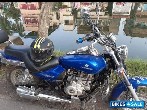 Blue Bajaj Avenger 220 DTS-i