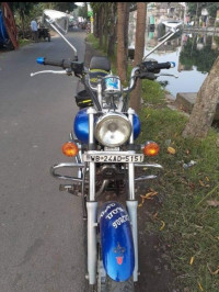 Blue Bajaj Avenger 220 DTS-i