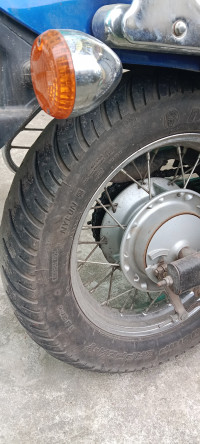 Blue Bajaj Avenger 220 DTS-i