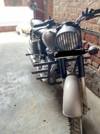 Gunmetal Grey Royal Enfield Classic Gunmetal Grey