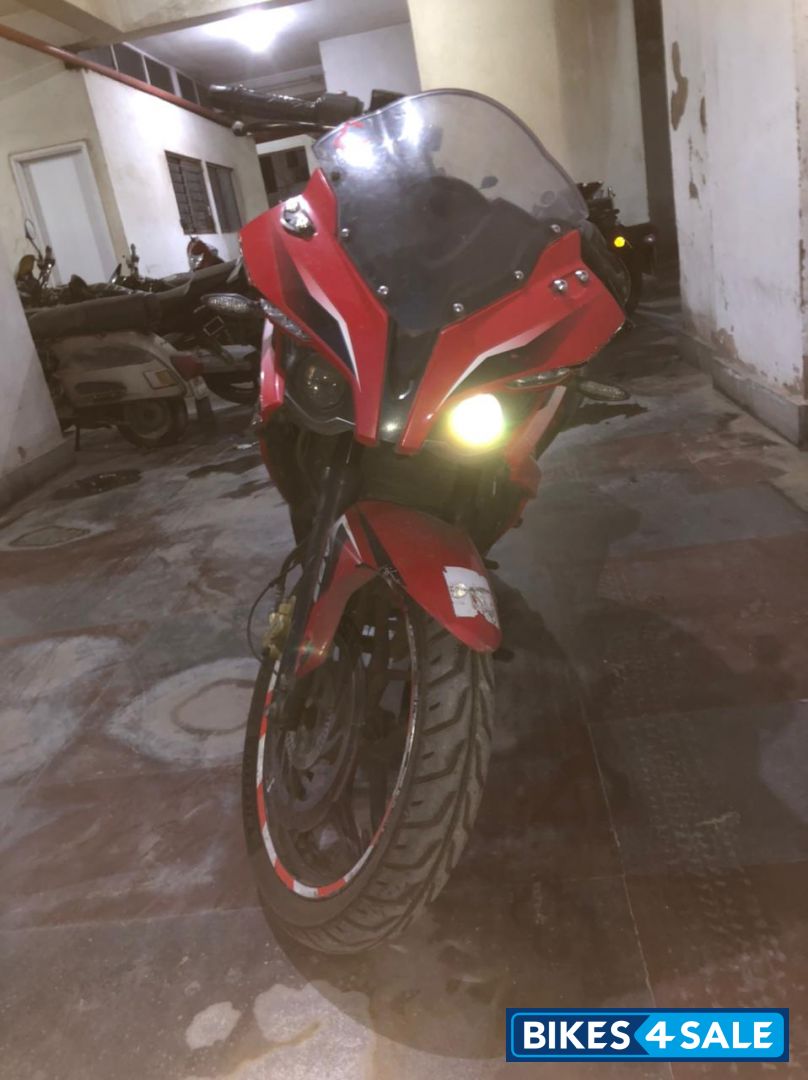Red Bajaj Pulsar RS 200