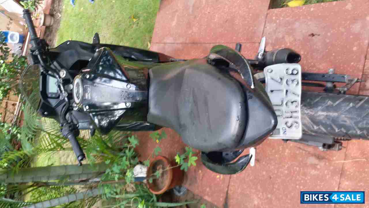 Black Suzuki Gixxer SF