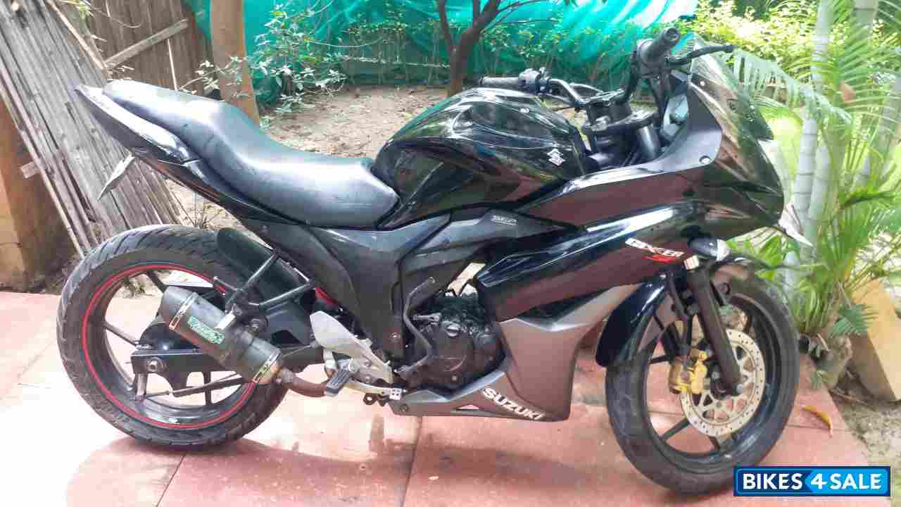 Black Suzuki Gixxer SF